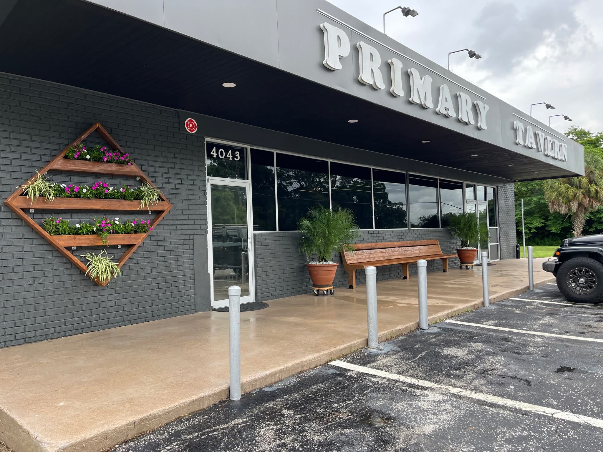 Exterior of Primary Tavern in Ocala
